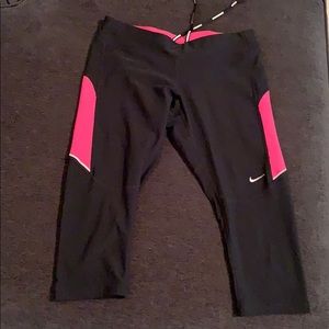 💥BOGO! Nike pink & black workout capris